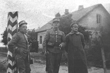 Gendarmen an der Grenze. Foto: Historisk Arkiv for Seem.